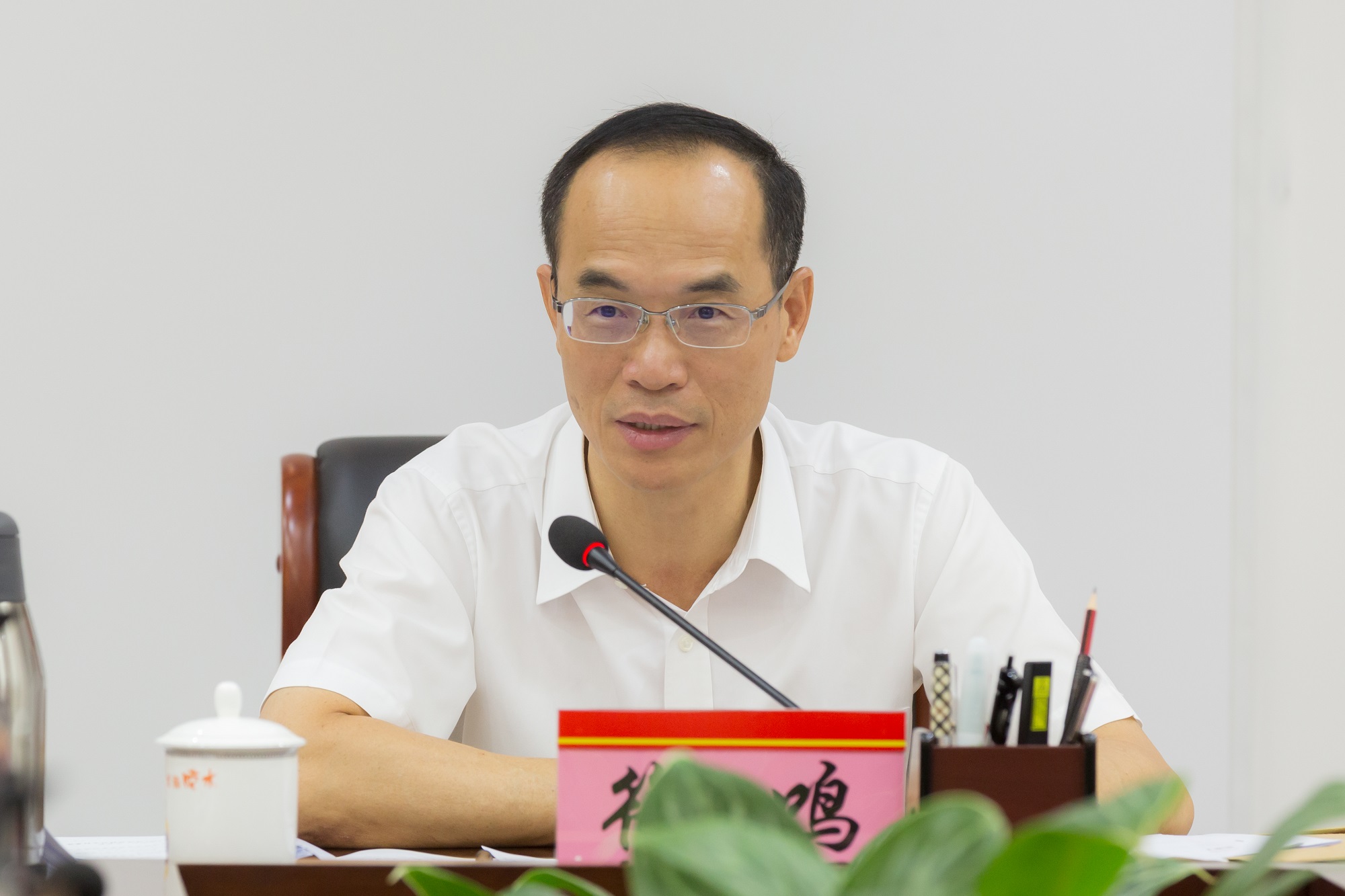 县委书记符鸣主持召开十四届县委常委会第188次会议