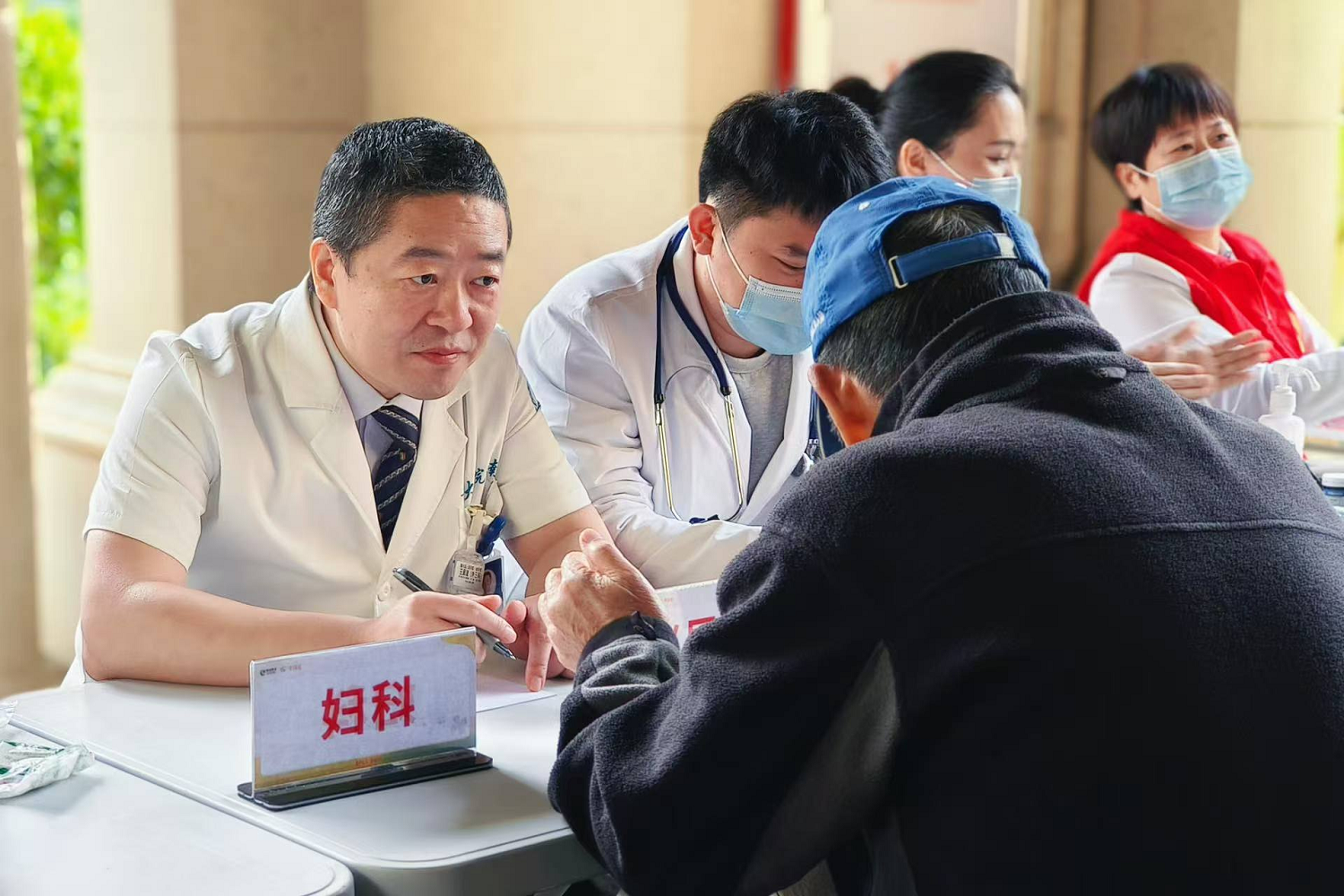 北大口腔医院、大兴区挂号票贩子自我推荐，为患者解决一切就医难题的简单介绍