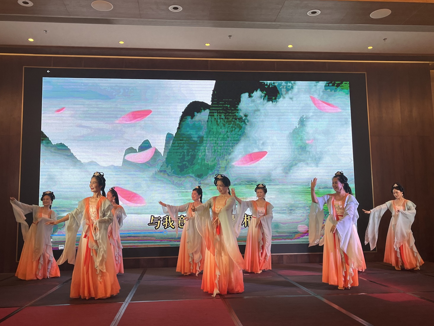 2024年候鸟业主“面朝大海 四季花开”文化艺术展在陵水举办